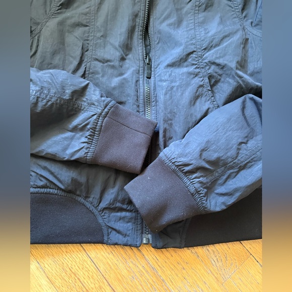 Lululemon Flip It & Reverse It Jacket - Picture 4 of 9